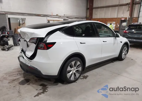 2024 Tesla Model Y Long Range Dual Motor All-Wheel Drive z USA, uszkodzony, nr VIN 7SAYGDEE0RF084333